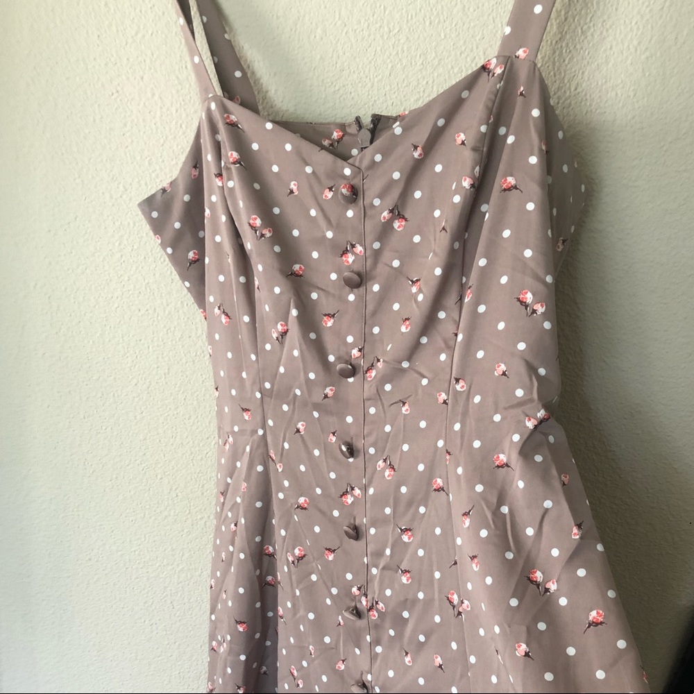 Eva Mendes taupe floral belted dress 14